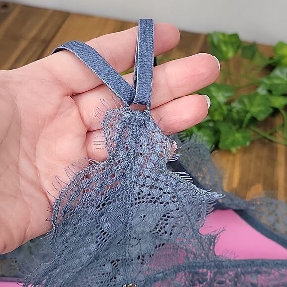 Pink. Victoria's Secret. Push Up. Bartlett. Size Small. EUC - Picture 3 of 11